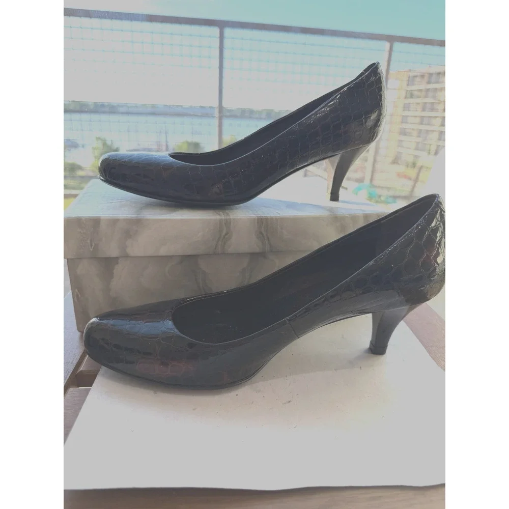 Vintage Handmade Croc Embossed Leather Pumps Brown 2